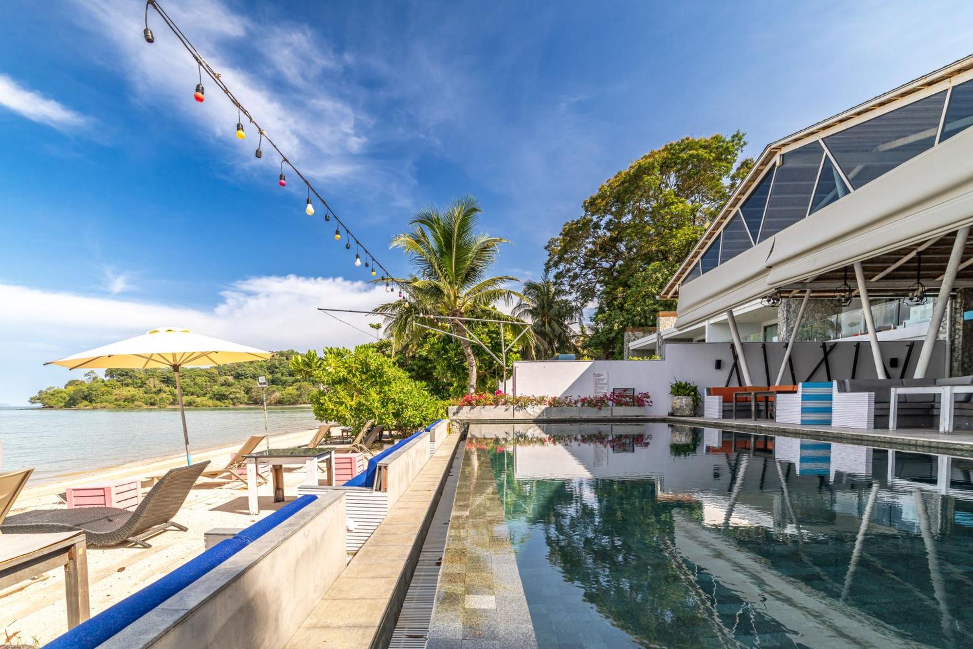 Villa Moonlit Bay Seaview & *